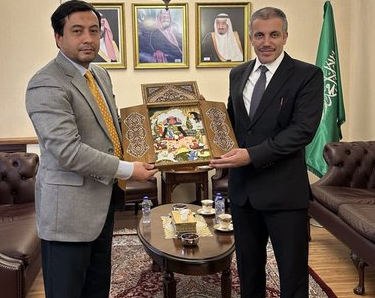 سعادة السفير يستقبل مدير صندوق وقف 